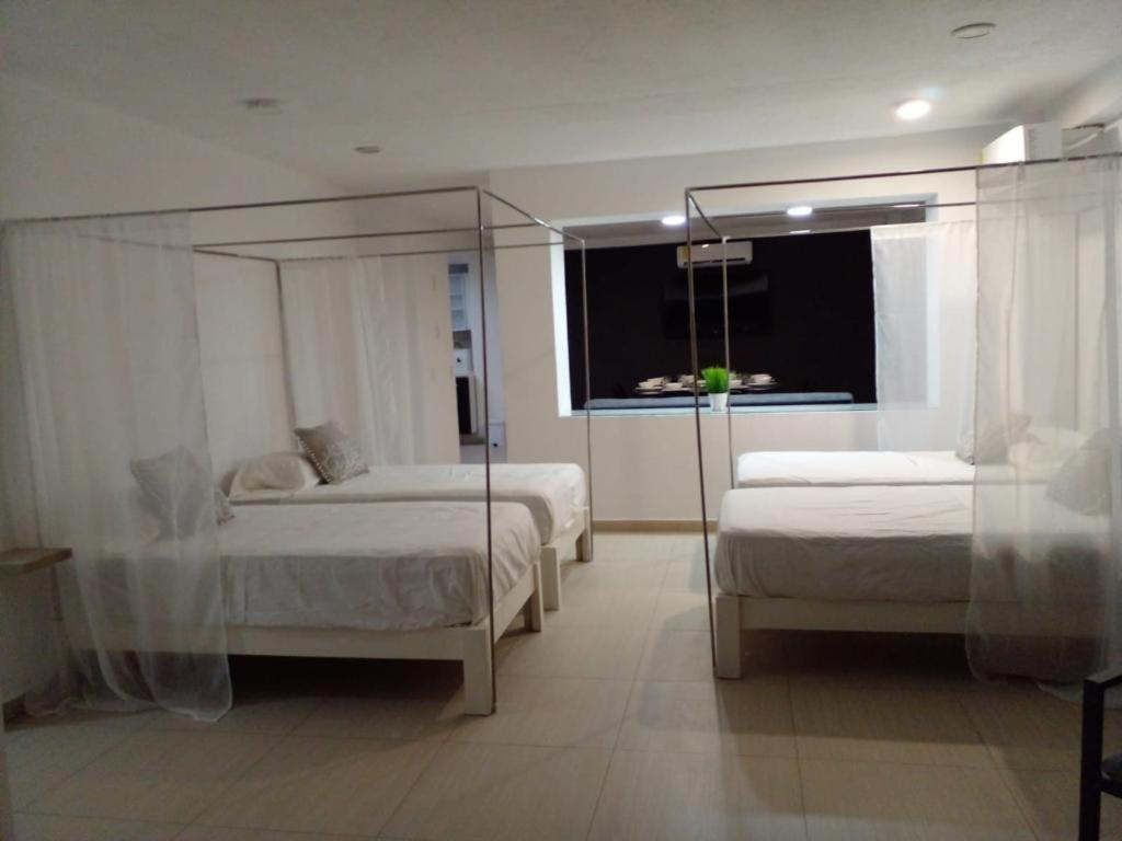 Sky Inn Acapulco Y Condominio Mediterrane Exterior photo